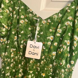DAVI & DANI Green Dress with Daisy Print